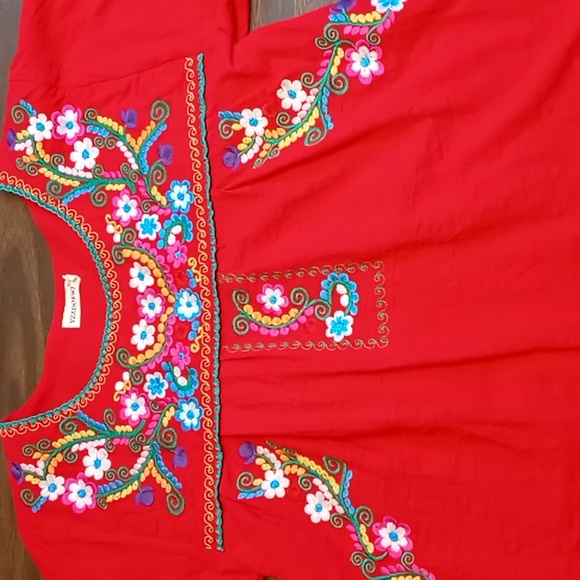 XZXDORWJ Red Blouse w Flower Embroidered Embellishments M - Picture 3 of 6